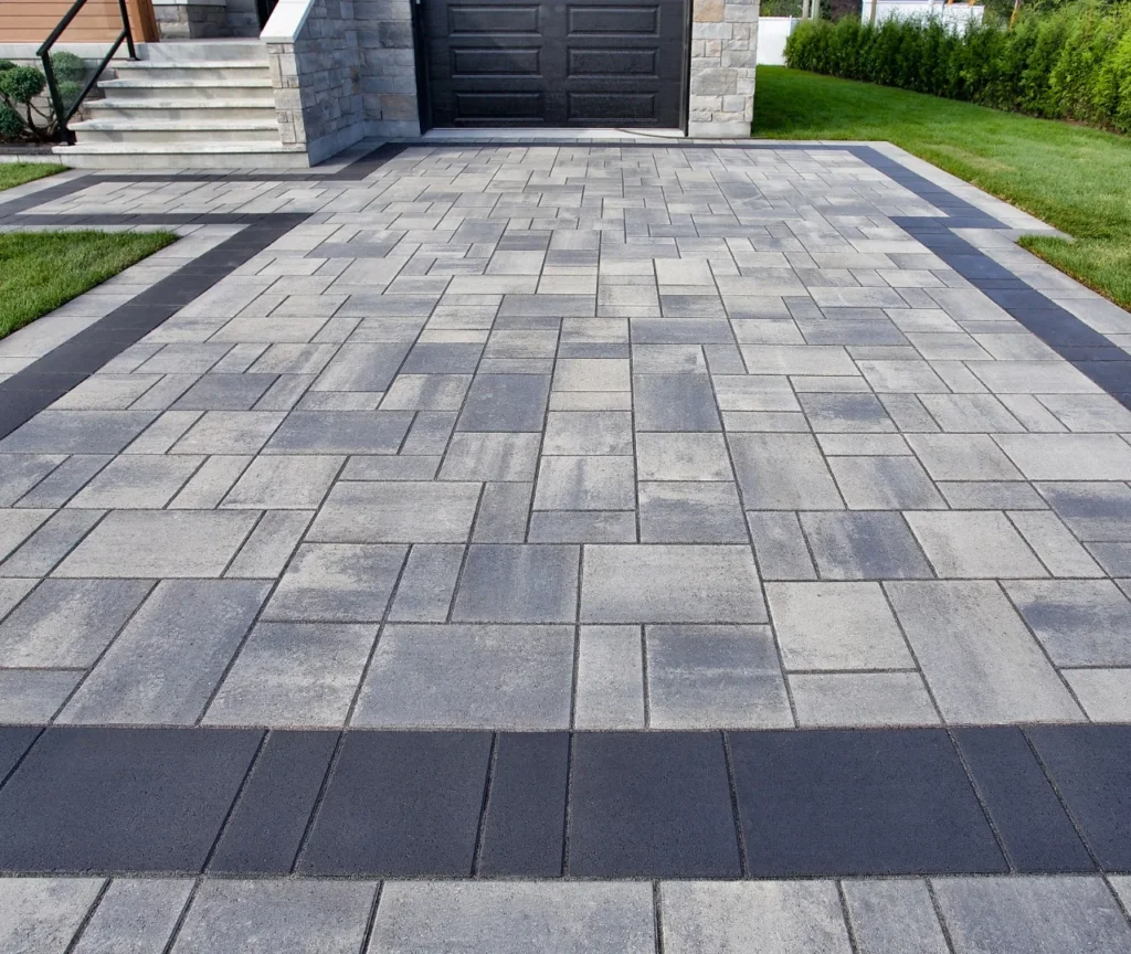 Gepflasterte Einfahrt in Niederösterreich von Degadere