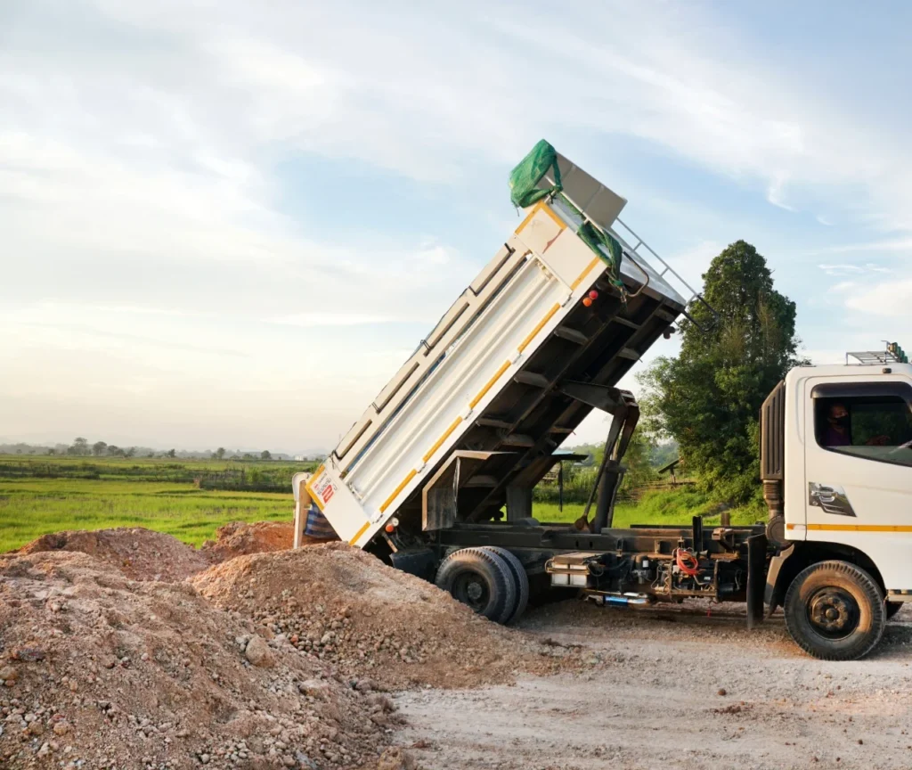Transport Erde Kies Baustelle Österreich