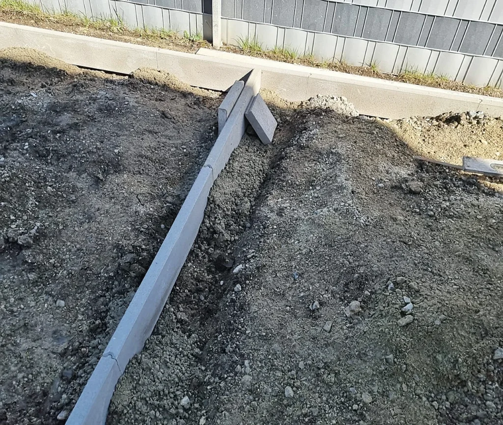 Einfassung für Kiesfläche mit Randsteinen